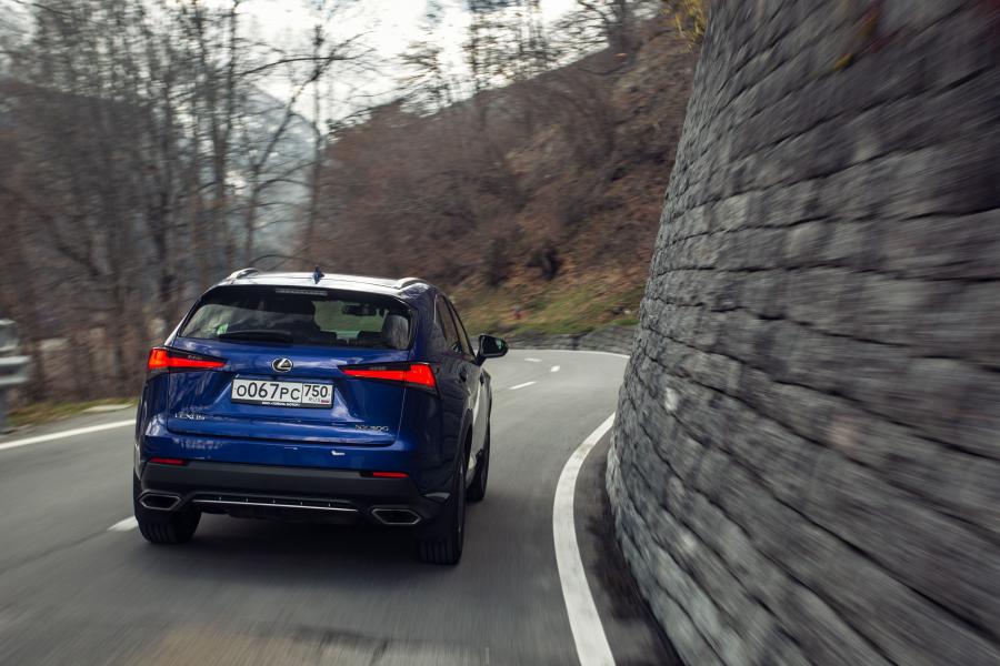  Lexus NX300 F-Sport 2017 года  (WW) (фото 17 из 43)